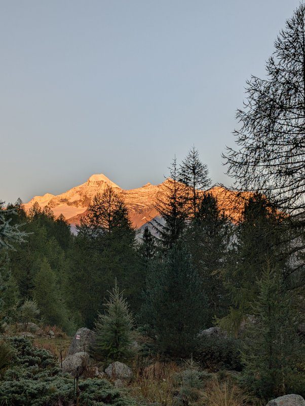 Lever de soleil à la montagne